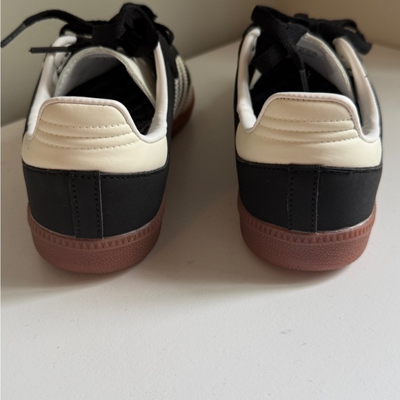 Adidas Samba Black and White Sneakers (Men’s size 7 / FR 40) - Picture 6 of 10